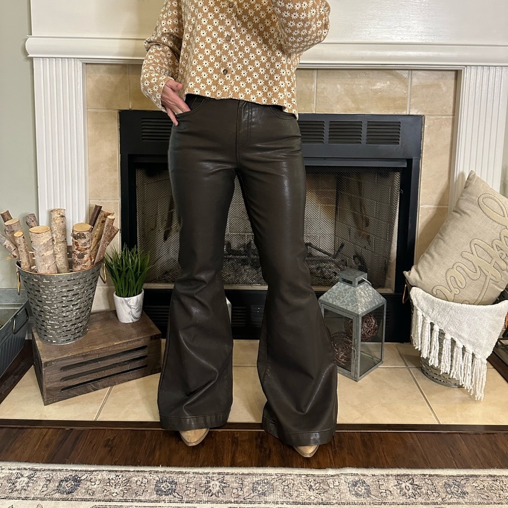 ✨BOUTIQUE BNWT Natalia High-Rise  Leather Flare Pants